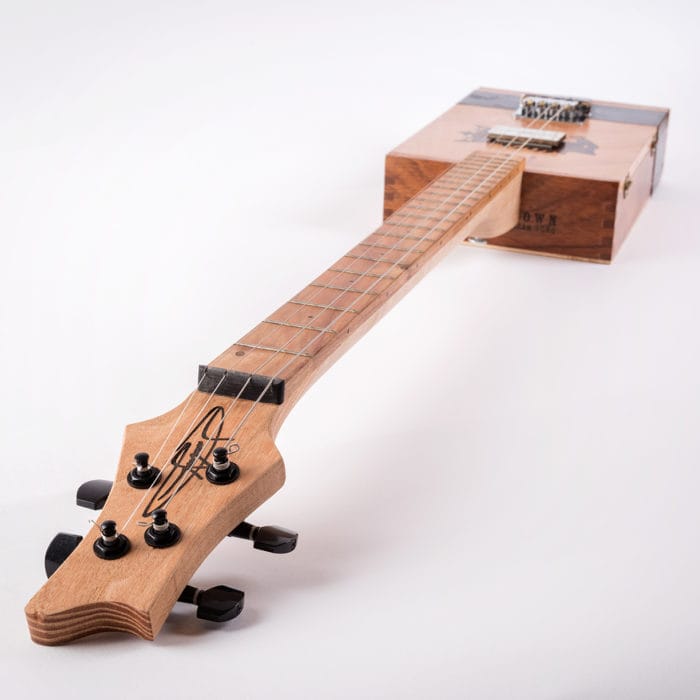 IMG_7739.jpg Justin Johnson - Cigar box 4-String – Bild 2