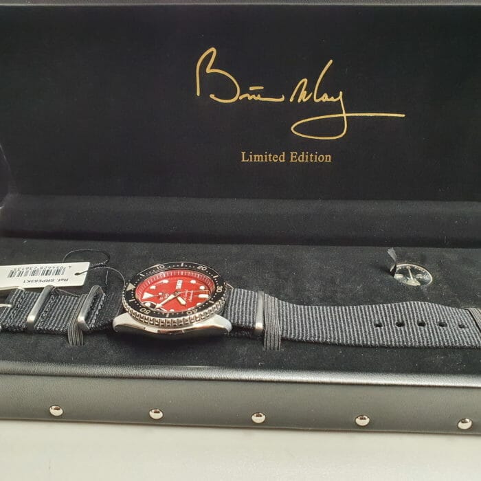Brian-May-Uhr-Seiko-04.jpg Brian May Guitars BMG Frank Special  - Bundle mit "Red Special" Uhr – Bild 17